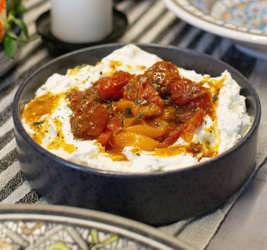 Labneh užtepėlė su keptais pomidoriukais