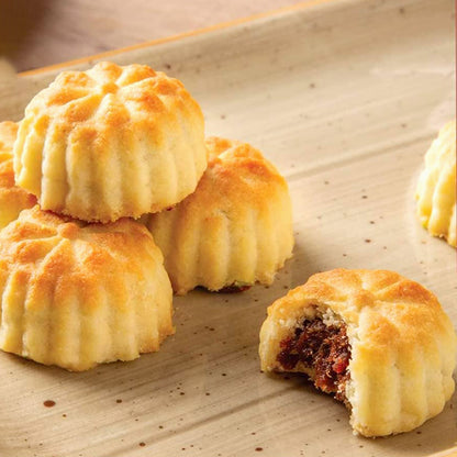 Maamoul sausainiai su datulėmis ir pistacijomis metalinėje dėžutėje. 500g